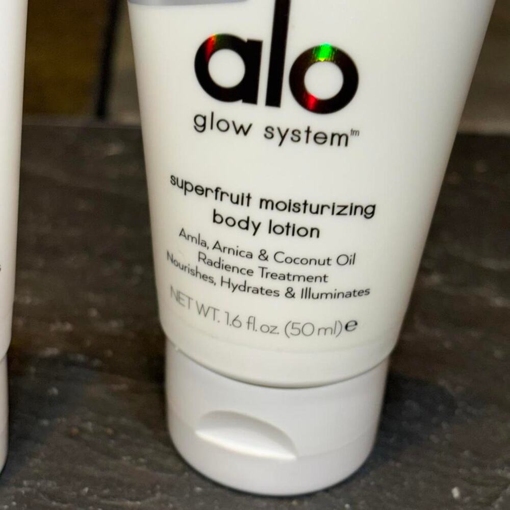 Alo glow system body wash set new - Picture 3 of 3